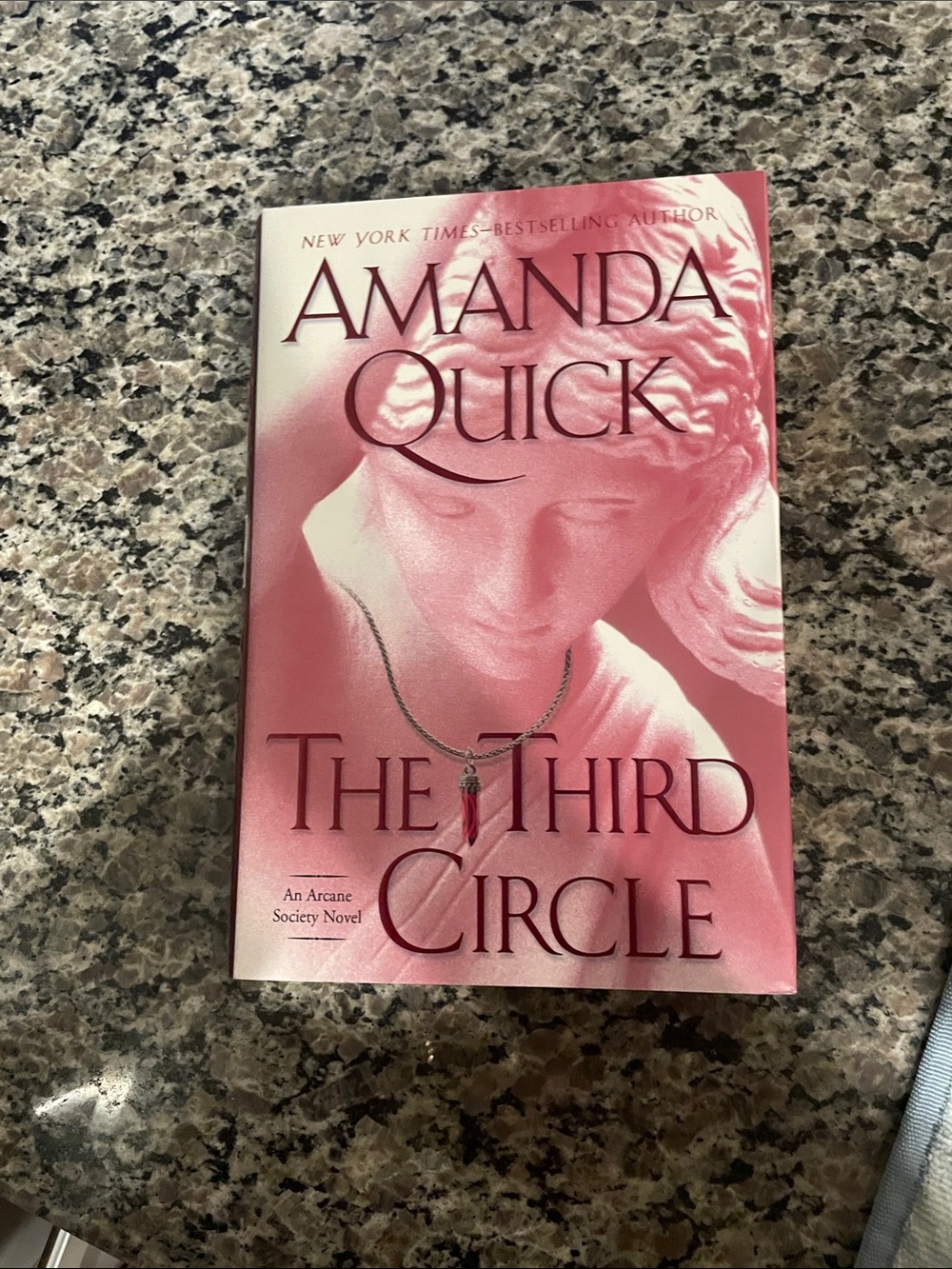 Amanda Quick - The Third Circle (Pink Cover)
